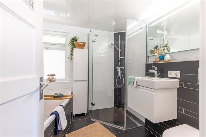 1 badkamer stylen voor verkoop.jpeg